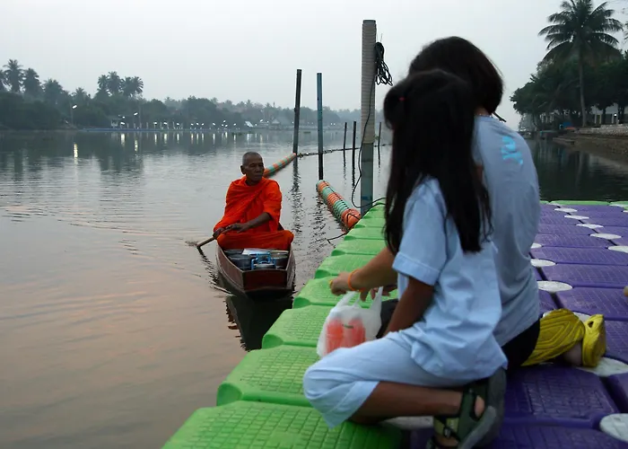 Maeklong Marina Resort