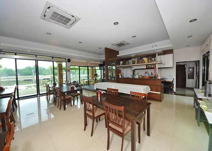 Maeklong Marina 3*